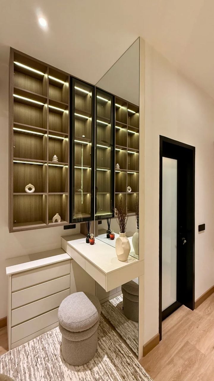 Full-height built-in wardrobe in a bedroom — view 1